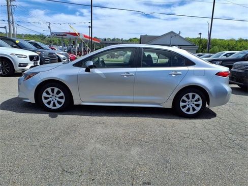 Used 2022 Toyota Corolla LE image 6