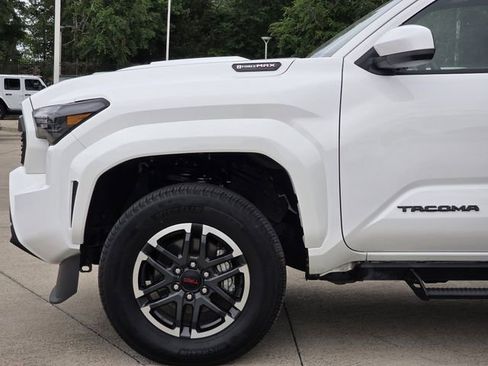 Used 2025 Toyota Tacoma TRD Sport AWD/4WD image 6