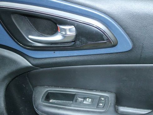 Used 2016 Chrysler 200 S image 9