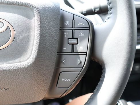 Used 2025 Toyota Prius LE FWD image 26