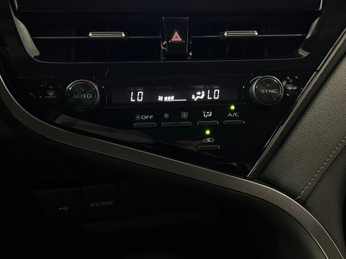 Used 2022 Toyota Camry SE AWD/4WD image 9