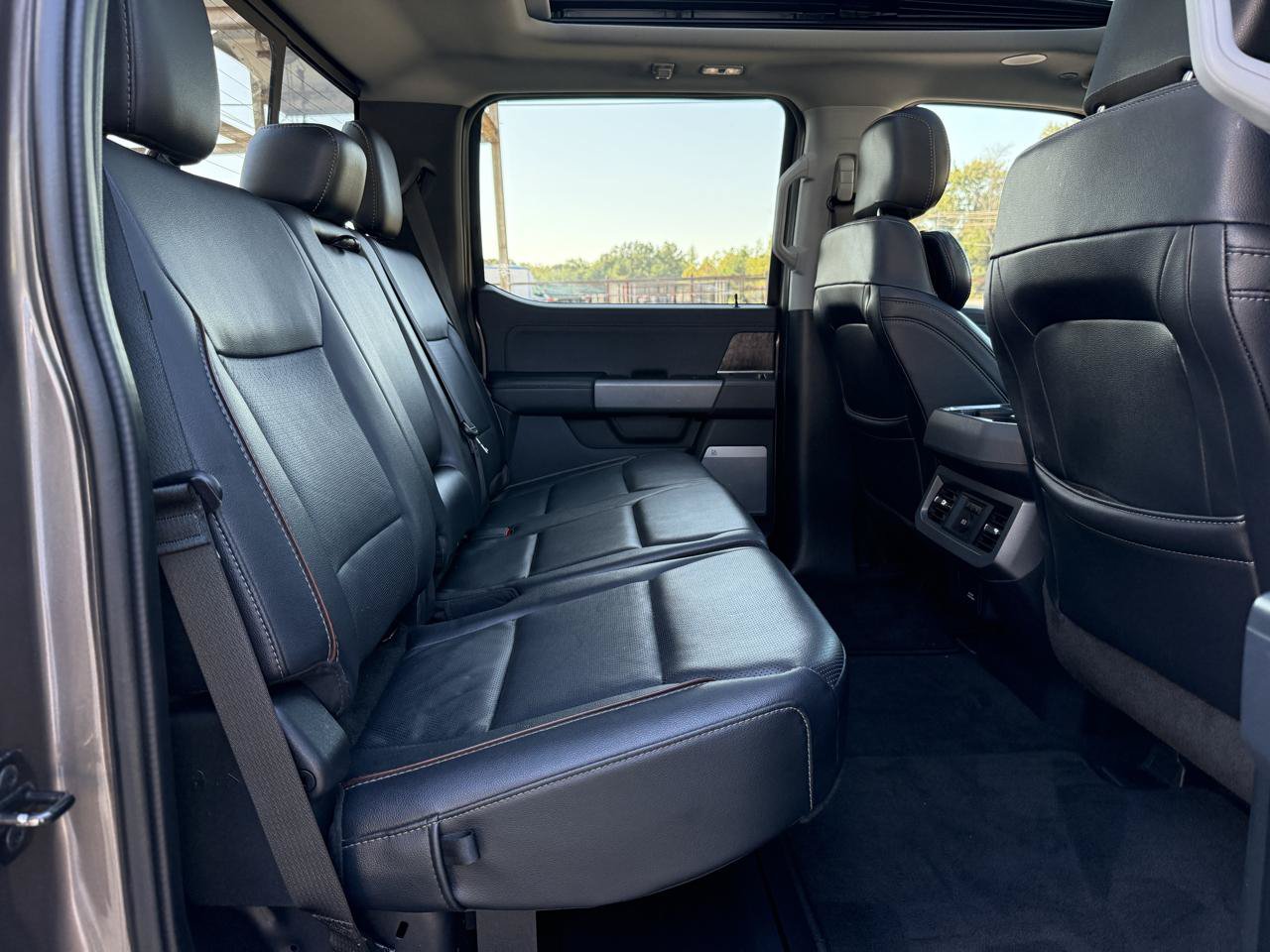 Used 2023 Ford F350 Lariat w/ Lariat Ultimate Package AWD/4WD image 25