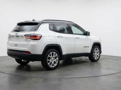 Used 2025 Jeep Compass Limited AWD/4WD image 9