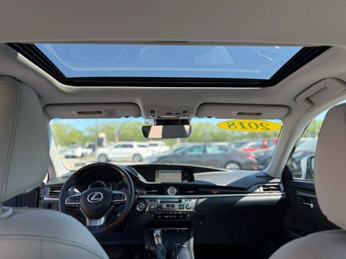 Used 2018 Lexus ES 350 w/ Navigation System Package FWD image 17