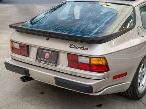Used 1986 Porsche 944 Turbo image 9