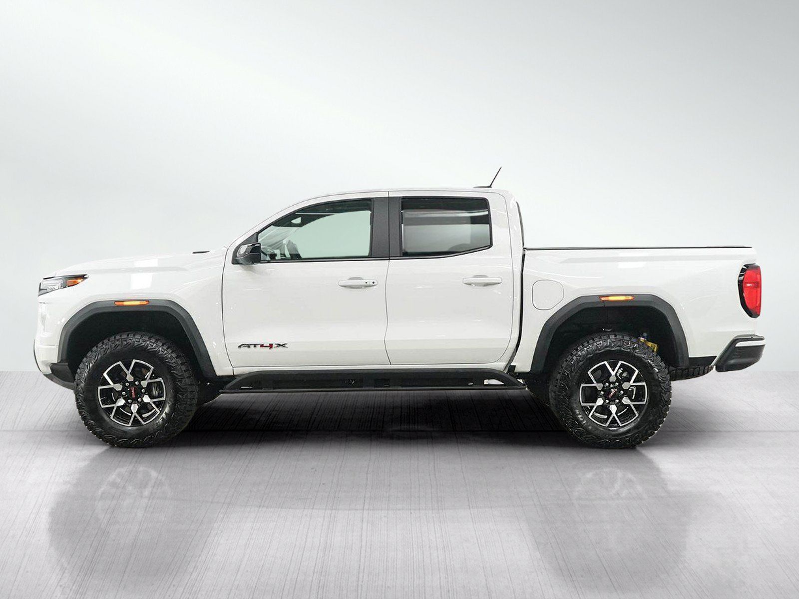 Used 2026 GMC Canyon AT4X AWD/4WD image 2