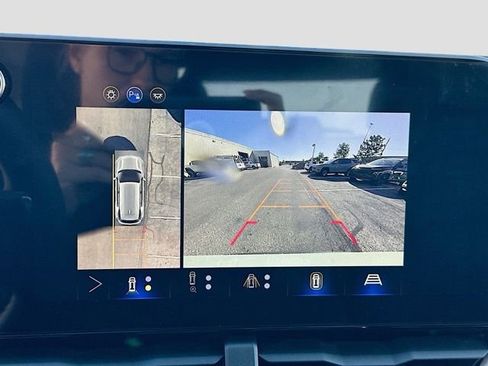 New 2026 Chevrolet Equinox LT w/ Convenience Package II image 2