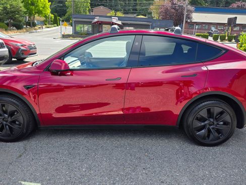 Used 2025 Tesla Model Y Long Range AWD/4WD image 8