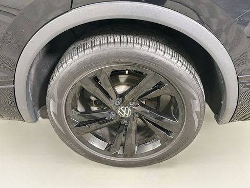 Used 2023 Volkswagen Tiguan SE R-Line image 31