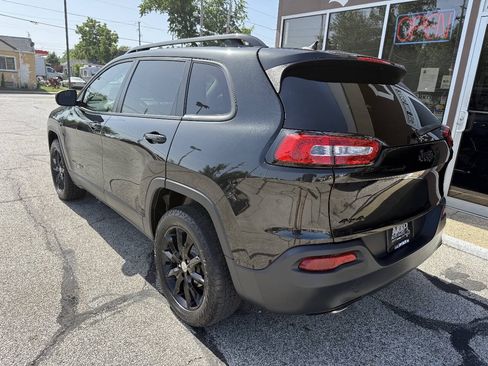 Used 2014 Jeep Cherokee Latitude w/ Cold Weather Group AWD/4WD image 7