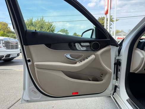 Used 2017 Mercedes-Benz C 300 4MATIC Sedan image 26
