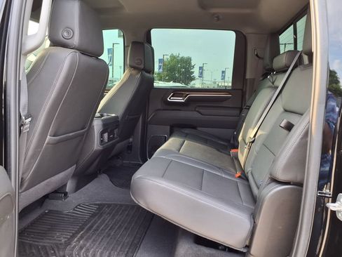 Used 2025 Chevrolet Silverado 2500 LT w/ Leather Package AWD/4WD image 16