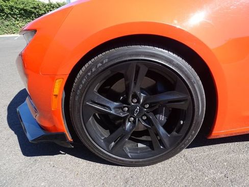 Used 2021 Chevrolet Camaro LT RWD image 7