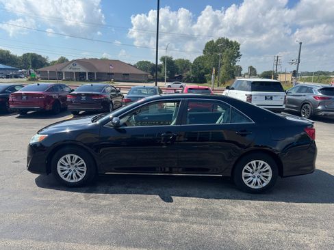 Used 2012 Toyota Camry LE FWD image 3