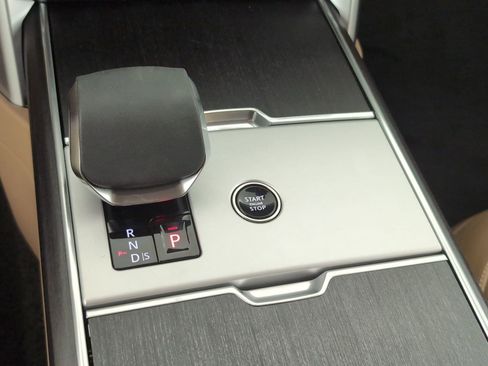 New 2025 Land Rover Range Rover SE image 17