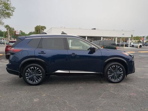 Certified 2025 Nissan Rogue Platinum FWD image 3