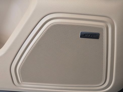 New 2026 Porsche Macan Base image 16