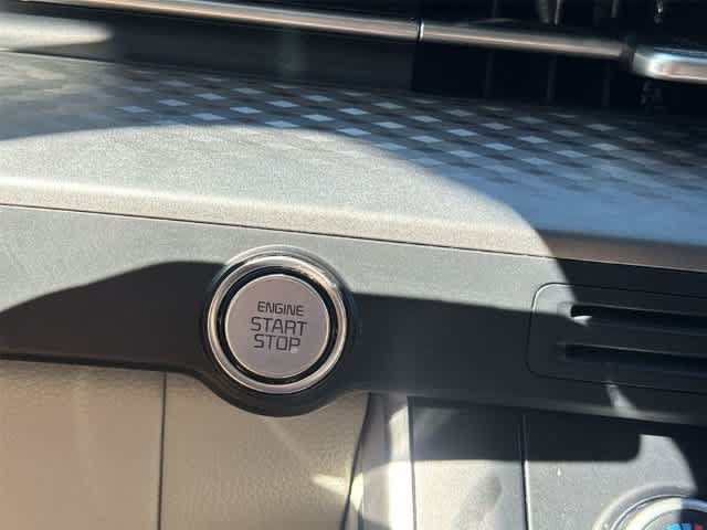 Used 2022 Kia Carnival LX FWD image 25