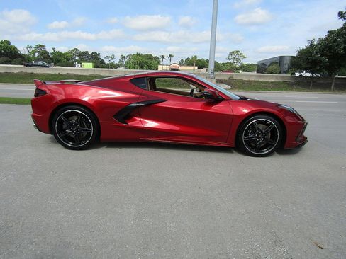 Used 2021 Chevrolet Corvette Stingray Premium Cpe w/ Z51 Performance Package RWD image 4