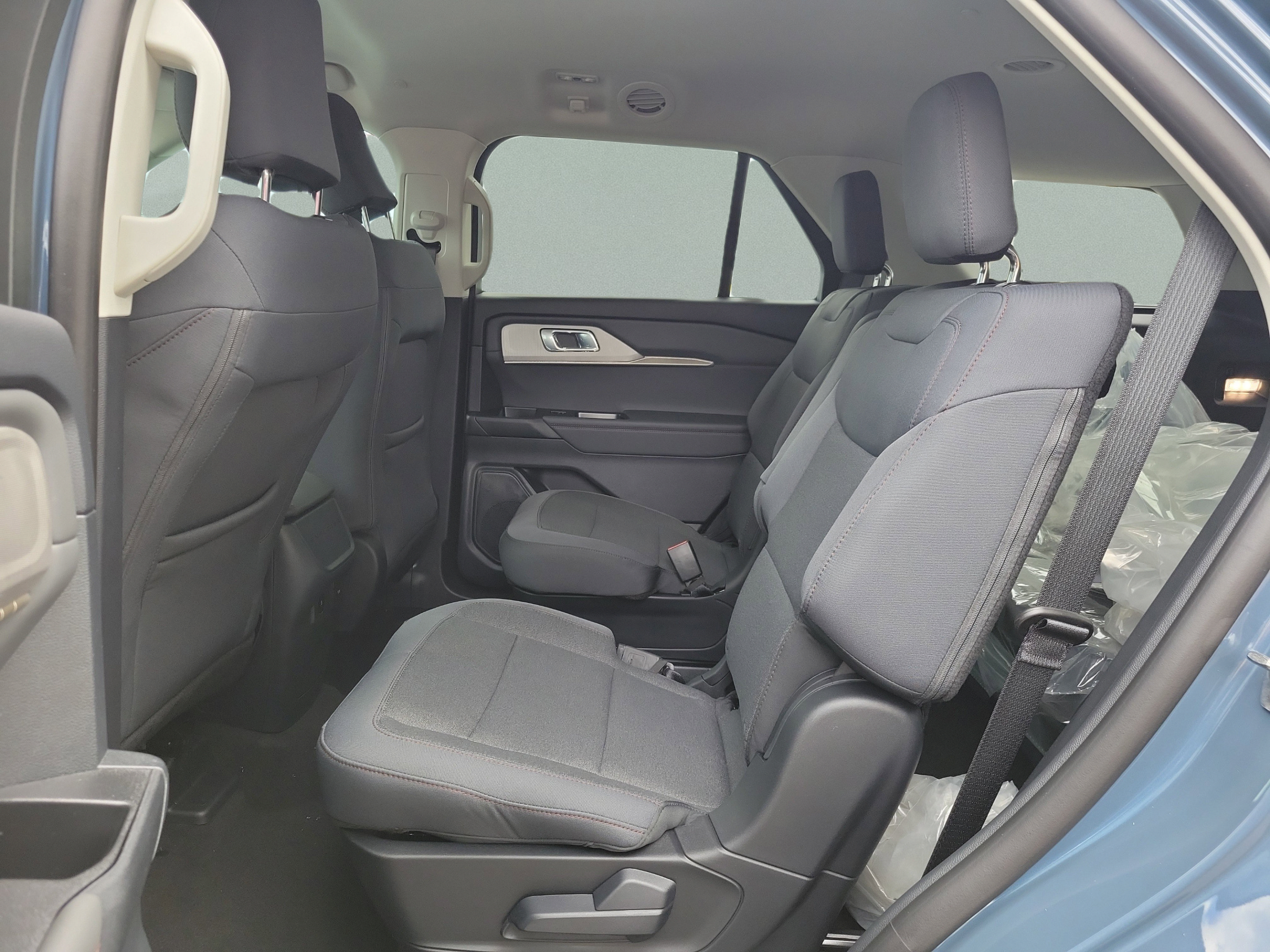 New 2026 Ford Explorer Active RWD image 9