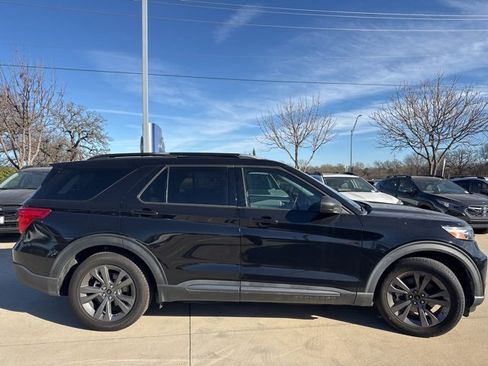 Used 2021 Ford Explorer XLT w/ Equipment Group 202A image 2