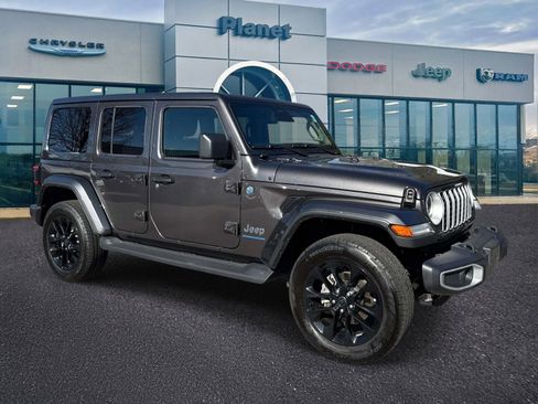 Used 2025 Jeep Wrangler Unlimited Sahara AWD/4WD image 1