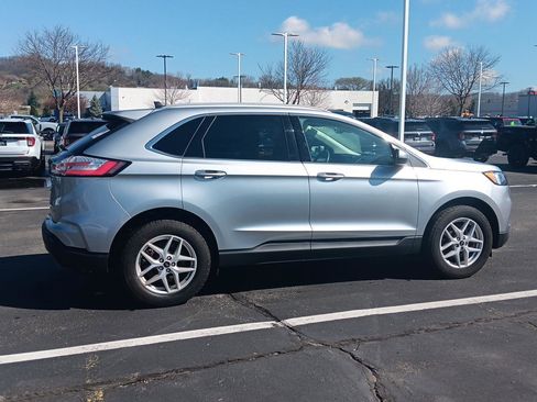 Used 2024 Ford Edge SEL w/ Convenience Package image 3