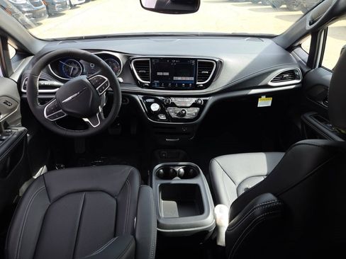 New 2026 Chrysler Pacifica Select image 20