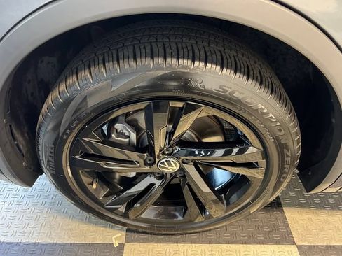 Certified 2023 Volkswagen Tiguan SE R-Line FWD image 8