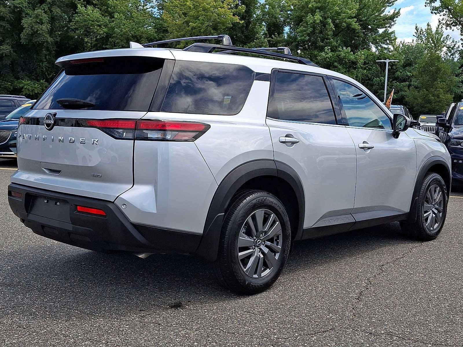 Used 2025 Nissan Pathfinder SV AWD/4WD image 6