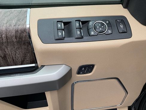 Used 2017 Ford F350 Lariat w/ Chrome Package image 37