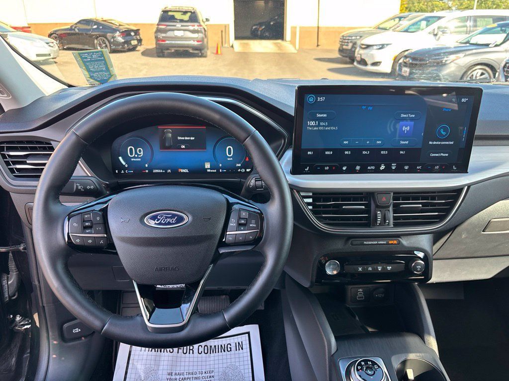 Used 2025 Ford Escape Platinum AWD/4WD image 14