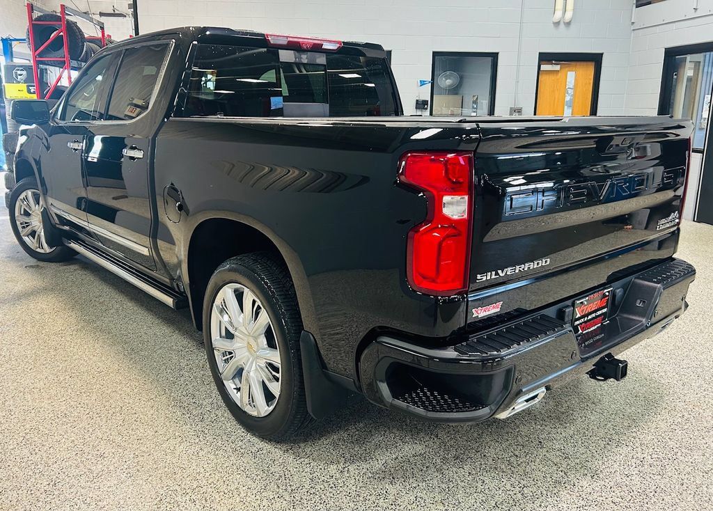Used 2024 Chevrolet Silverado 1500 High Country w/ Technology Package AWD/4WD image 4