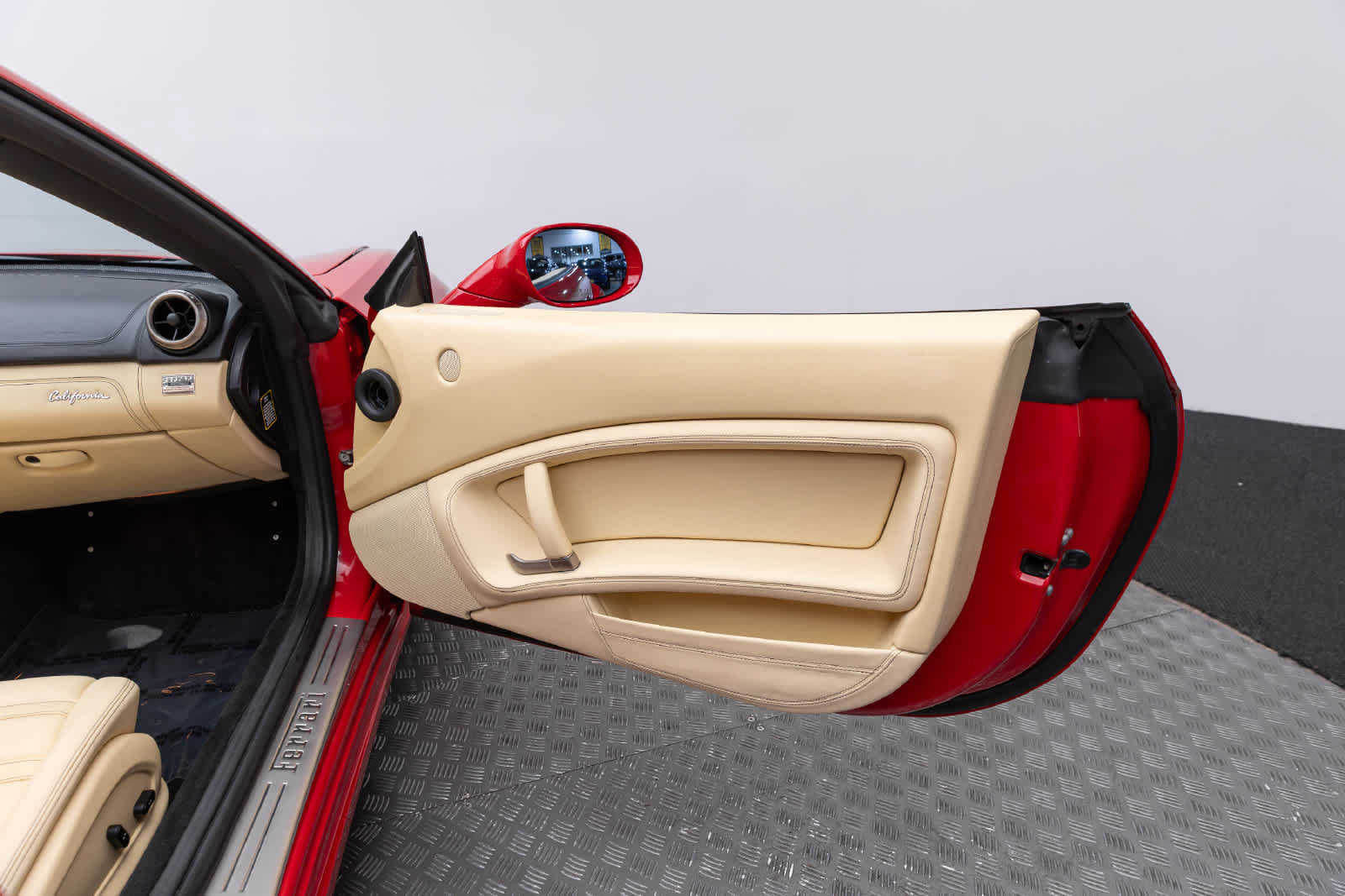 Used 2010 Ferrari California RWD image 40