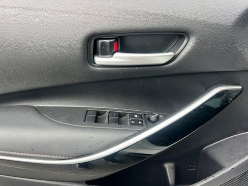 Used 2022 Toyota Corolla XSE FWD image 11
