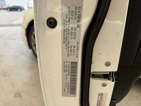 Used 2019 Chrysler 300 Limited image 19