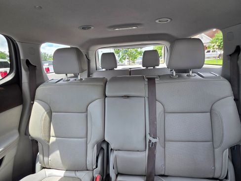 Used 2020 GMC Acadia SLT w/ LPO, Cargo Package FWD image 18