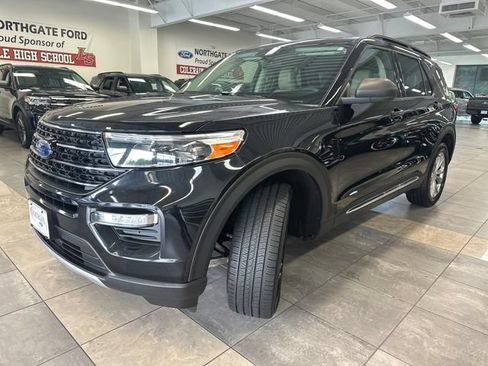Used 2020 Ford Explorer XLT w/ Equipment Group 202A AWD/4WD image 17