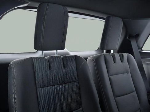 Used 2018 Ford Explorer XLT image 18