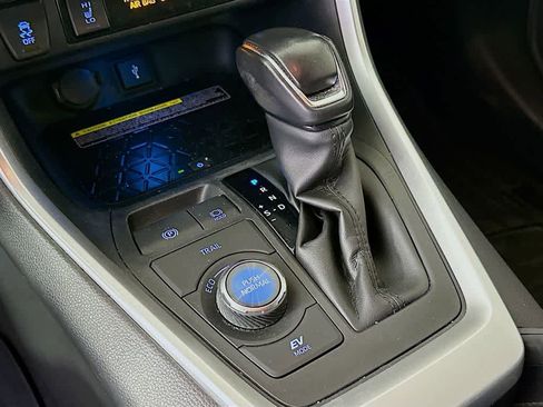 Used 2020 Toyota RAV4 XSE image 19