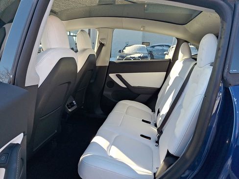 Used 2022 Tesla Model Y Long Range image 10