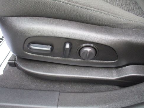 Used 2019 Chevrolet Blazer LT image 16