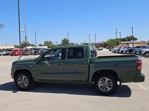 Used 2026 Nissan Frontier SV w/ Tow Package RWD image 2