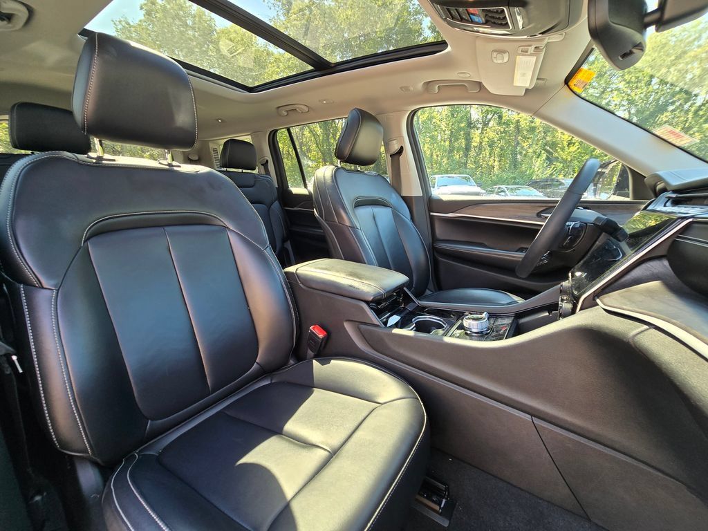Used 2023 Jeep Grand Cherokee L Limited w/ Black Appearance Package AWD/4WD image 23
