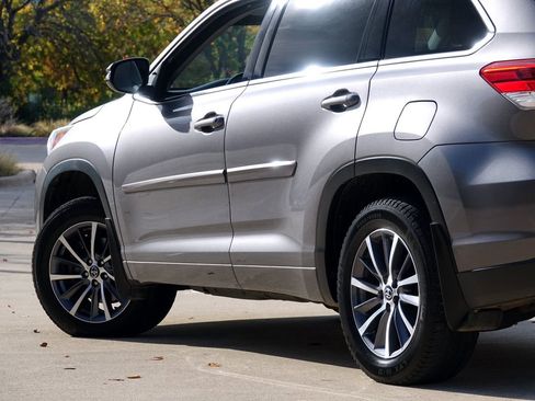 Used 2018 Toyota Highlander XLE image 33