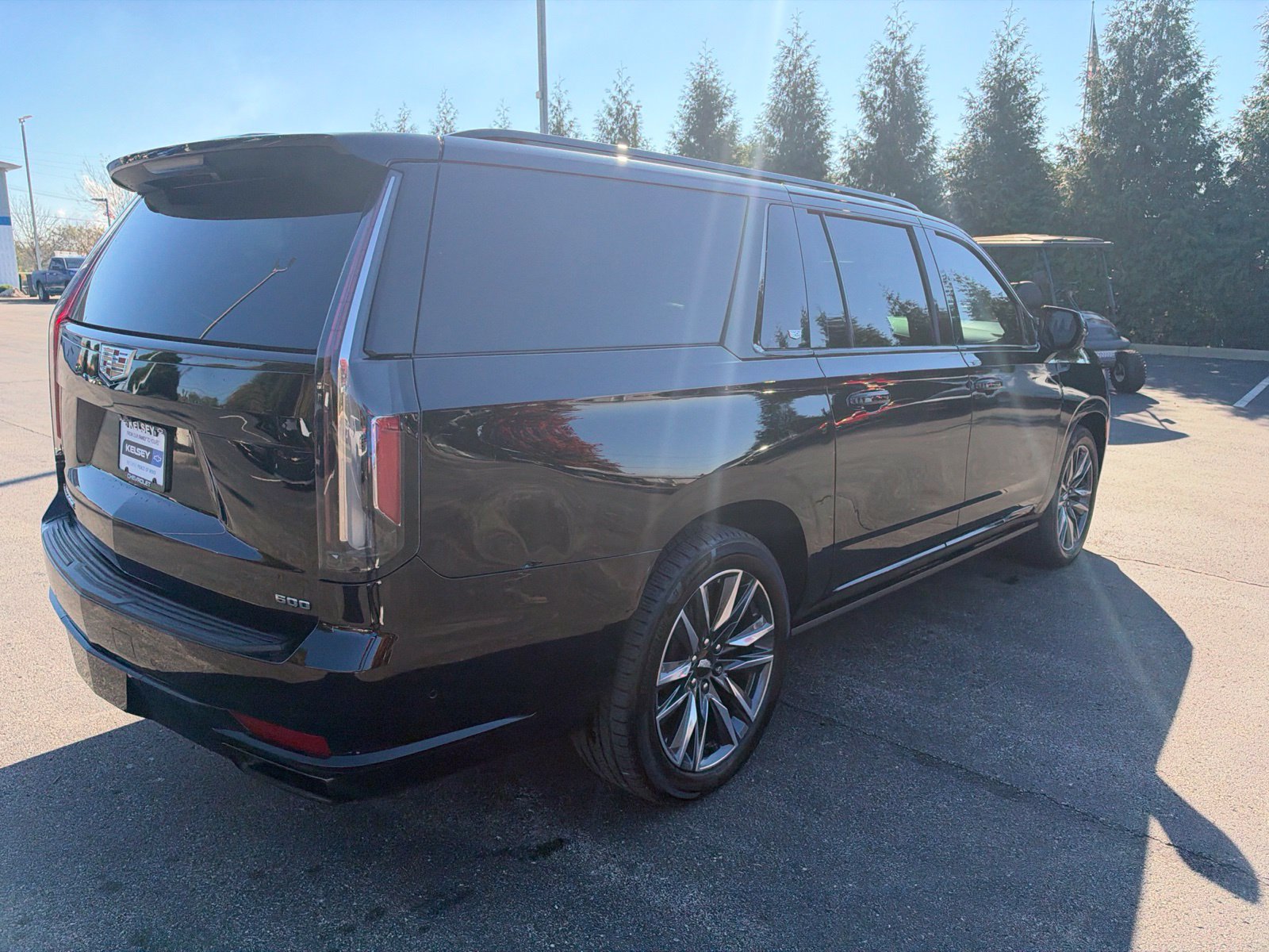 Used 2022 Cadillac Escalade ESV Sport Platinum w/ Heavy-Duty Trailer Package AWD/4WD image 5
