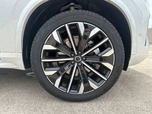 New 2026 Volvo XC90 B6 Plus w/ Protection Package Premier AWD/4WD image 8