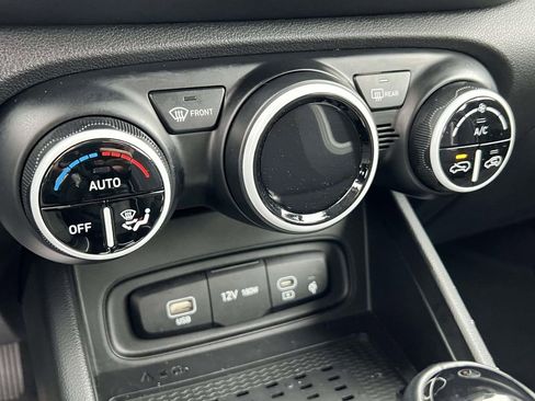 Used 2024 Hyundai Venue Limited image 36