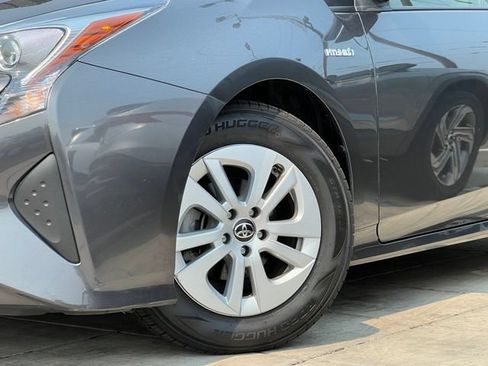 Used 2016 Toyota Prius Two FWD image 2