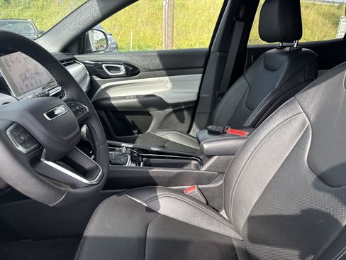 Used 2025 Jeep Compass Limited w/ Elite Group AWD/4WD image 12